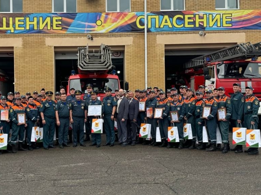 Забайкалье с благодарностью провожает амурских пожарных, помогавших тушить лесные пожары 